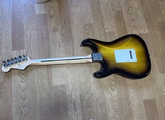Elektrická kytara Squier Bullet strat - 6