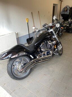 Suzuki Intruder M109R - 6