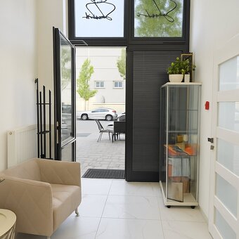 Prodej komerčního prostoru 34 m2 + parkovací stání - 6
