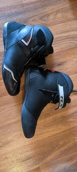 Výbava na moto - helma, rukavice, džíny, boty - 6