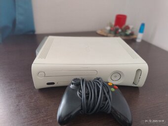Xbox 360 slim (Bílý) + 5 her - 6