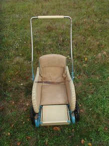 retro tříkolka a kočárek - 6