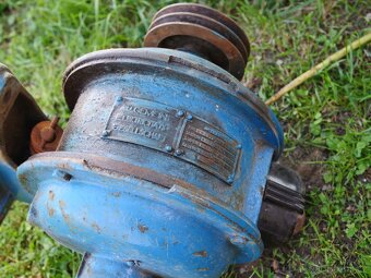 Historický elektromotor s napínákem - 6