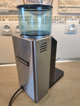 Italský mlýnek na espresso Rancilio Rocky Doserless - 6