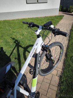 Cube Attention HPA – hliníkový rám 18″, kola 27,5″ - 6