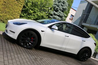 Tesla Model Y Performance Berlín, Tažné - 6