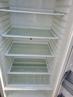 370ti litrová lednice – chlaďák AEG třída A - 6