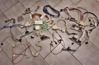 Kabely do PC, redukce, vga a ostatní. - 6