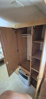 Karavan Knaus Sudwind 550, palandy, WC, TV. - 6