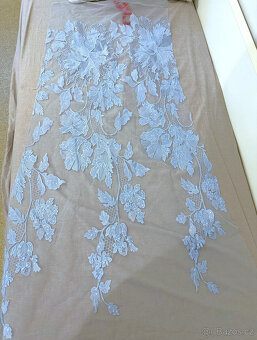 luxusní látka na plesové šaty krajka metráž vyšívaný tyl - 6