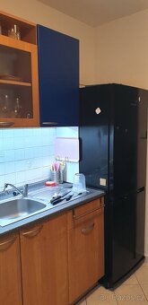 kuchyň s funkčními spotřebiči v zachovalém stavu - 6