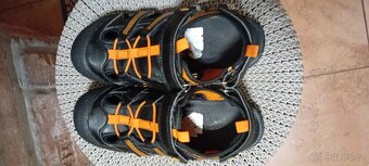 Zánovní kvalitní chlapecké sandály Zn.UMBRO vel.34 - 6