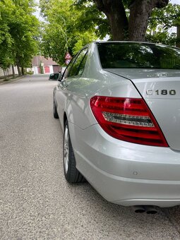 Mercedes Benz W204 180 CGI - 6