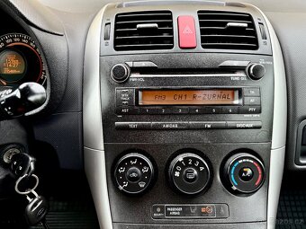 Toyota Auris 1.33i 73kW, ČR, 9/2011, 2.maj. Nové STK - 6