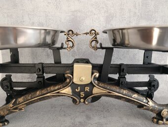 Staré 5kg dvoumiskové váhy po renovaci. Nové nerezové misky. - 6