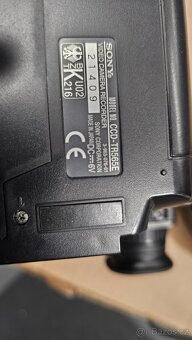 Sony Handycam Video8 CCD TR565E - 6