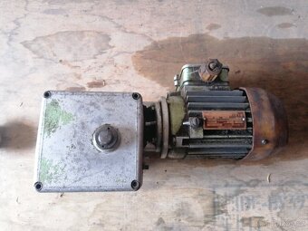 Elektromotor s převodovkou - 6