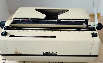 Psací stroj CONSUL - MODEL 2223 - 6