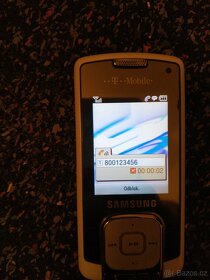 Samsung SGH-F330 s velkým množstvím příslušenství - 6