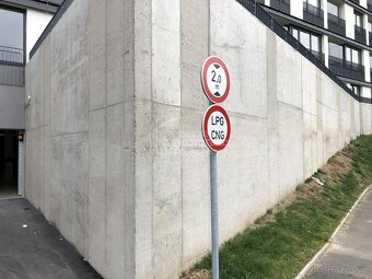 Pronájem garážového stání, Praha 8-Střížkov, ulice Střížkovs - 6