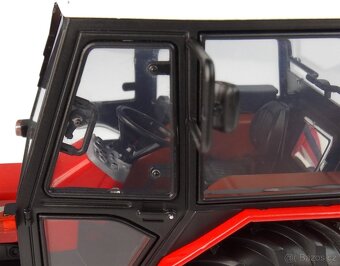 Traktor Zetor 7211 - 2WD 1:32 Universal Hobbies - 6
