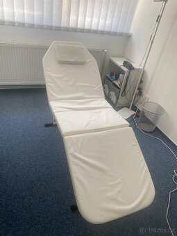 Prodám skládací kosmetické lehátko – bílé - 6