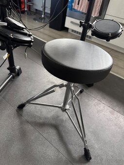 elektronická bicí souprava Alesis Debut Kit.+ stolička - 6