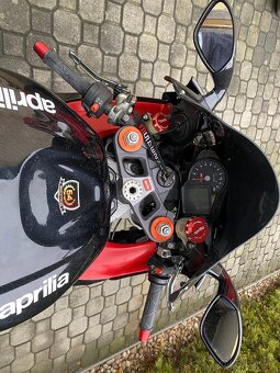 Aprilia RSV 1000 R - 6