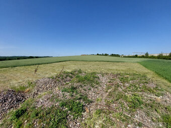 Pozemek 6770 m² u dálnice D3, pro výrobu/skladování/průmysl - 6