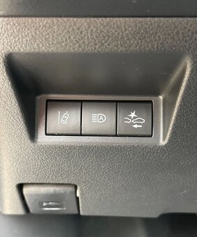 Toyota Yaris Hybrid 100 Selection Platinum - 6