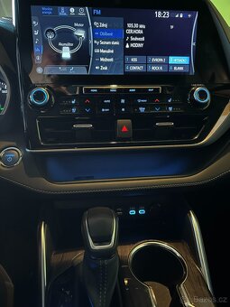 Highlander Executive 4x4 2,5 Hybrid e-CVT AWD-i benzin - 6