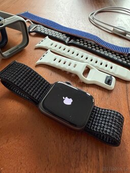 Krásné Apple Watch 6 44mm, nabíječka, řemínky - 6