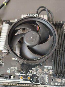 Am4 základní deska s procesorem Ryzen 3 2200g - 6