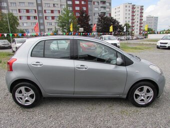 Toyota Yaris 1.3i 64kW, serviska, nová STK, ALU kola - 6