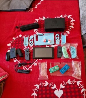 Nintendo Switch plus příslušenství a hry - 6