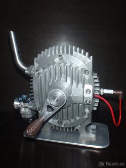 Velký (výška 25cm) výukový model Wankelova motoru - 6