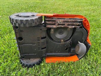Robotická sekačka WORX M700 - super stav - 6