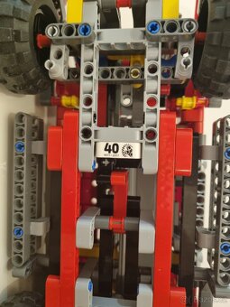 Lego technic - Letištní záchranné vozidlo - 42068 - 6