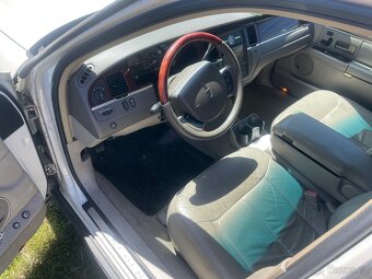 Lincoln Town car - 6