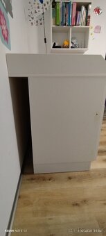 Bílý přebalovací pult s komodou - 6