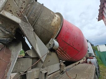 Beton mix 9m3 Liebherr z IVECO 8x4 podvozku - 6