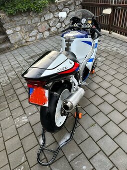 Suzuki GSX-R 750 K1 - 6