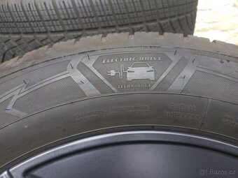 BMW iX zimní 20 Styling 1002 Goodyear 235 60 DOT2922 8mm - 6