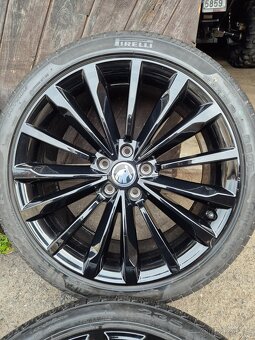 5x112 r19 Škoda Superb 3-Trinity Black Zanovni pneu 7mm - 6