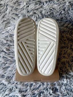Nike Calm Slide bílé – velikost 40 - 6