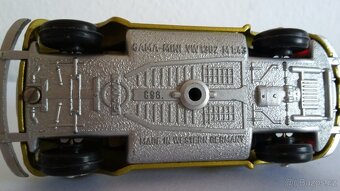 Starý model Gama VW 1302 měřítko 1:43 - 6