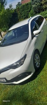 Toyota Auris Hybrid - 6