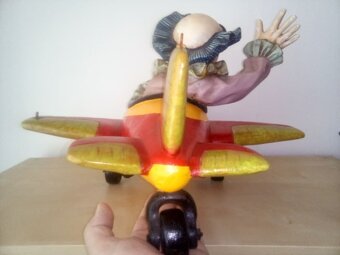 Jun Asilo- Dekorativní klaun,Decoratieve Clown ve Vliegtuigu - 6