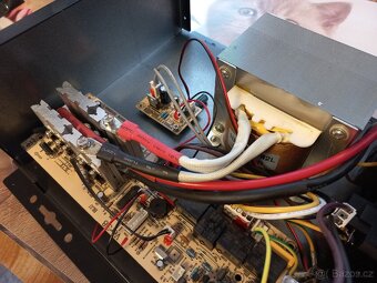 Nefunkční UPS na externí bat. na ND - 6