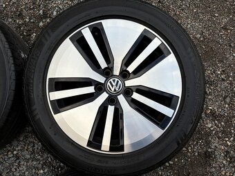 Alu orig letni sada Volkswagen 5x112 7J ET40 215/55 R17 - 6
